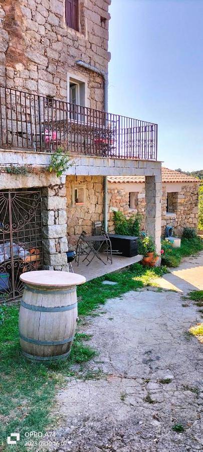 Gîte pour 3 personnes, avec vue et terrasse, animaux acceptés à Petreto-Bicchisano - 4
