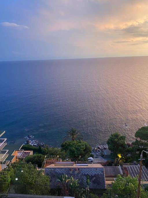 Appartement de vacances pour 4 personnes, avec piscine ainsi que vue et balcon