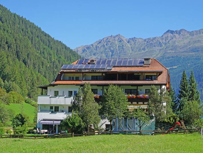 Ferienwohnung für 4 Personen, mit Balkon und Garten in Kaunertal