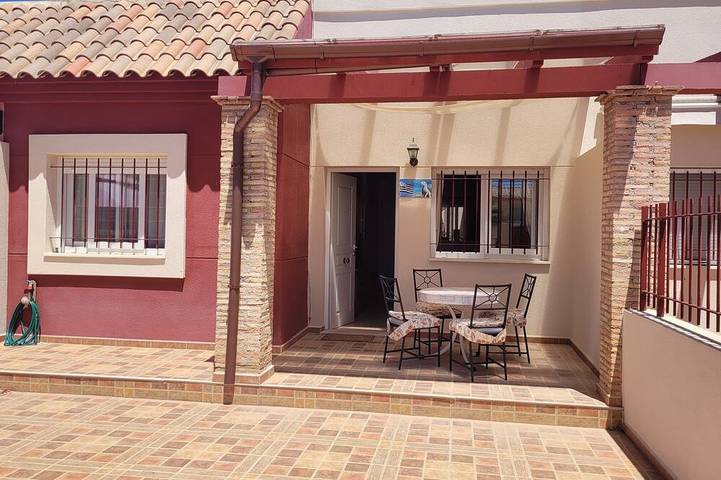 Ferienhaus für 4 Personen, mit Terrasse und Pool