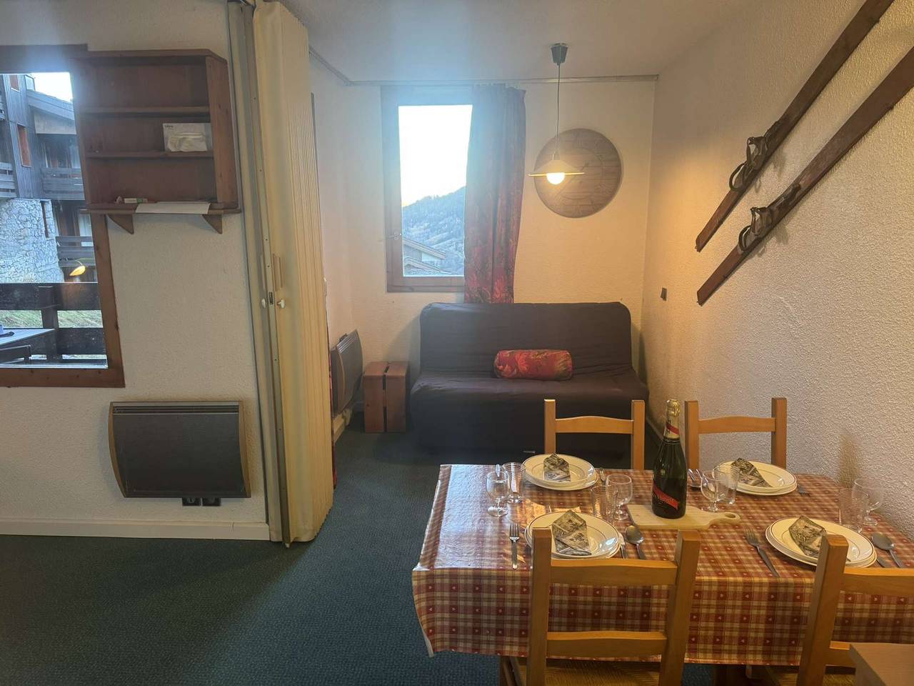 Ganze Ferienwohnung, La Cachette 25 - Charming renovated studio, ski-in ski-out in Valmorel, Les Avanchers-Valmorel