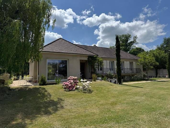 Gîte pour 2 personnes, avec piscine ainsi que jardin et vue à Bressolles - 3