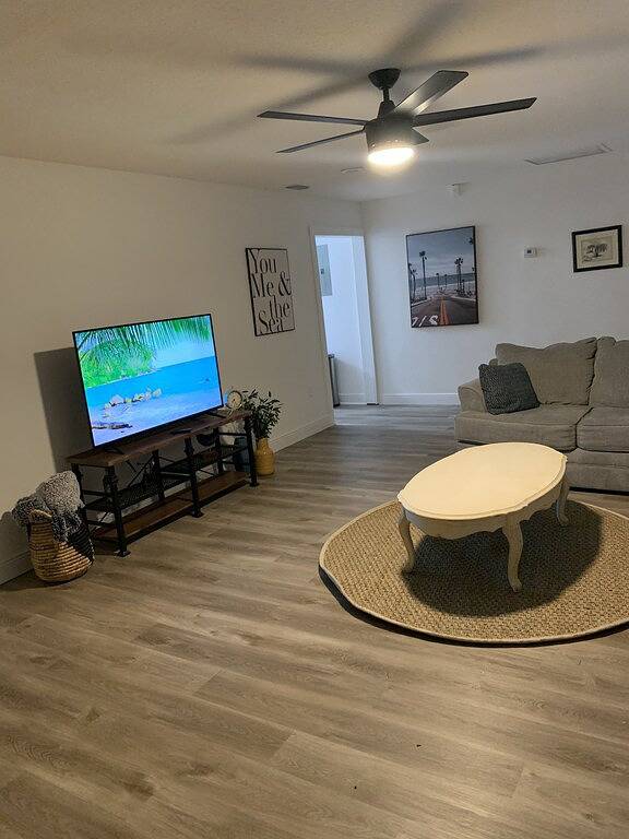 Restful Get -A - Away. 10 min from the beach!! in Largo, Pinellas County