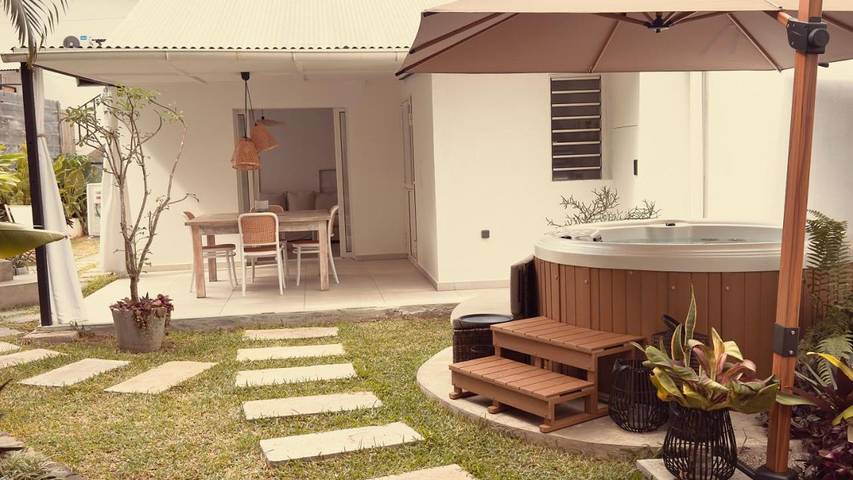 Maison de vacances pour 4 personnes, avec jardin ainsi que terrasse et jacuzzi