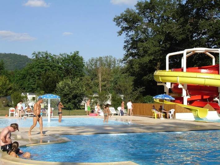 Camping pour 8 personnes, avec Terrasse et Piscine à Argentat