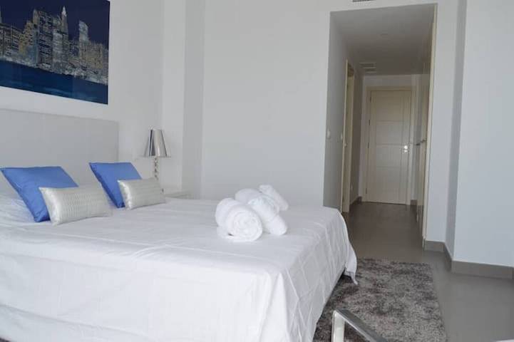 Ganze Wohnung, Stilvolle 4-Zimmer-Wohnung (Max. 6 Personen) Mit Pool In Der Nähe Von Cabopino, Marbella in Marbella, Costa del Sol