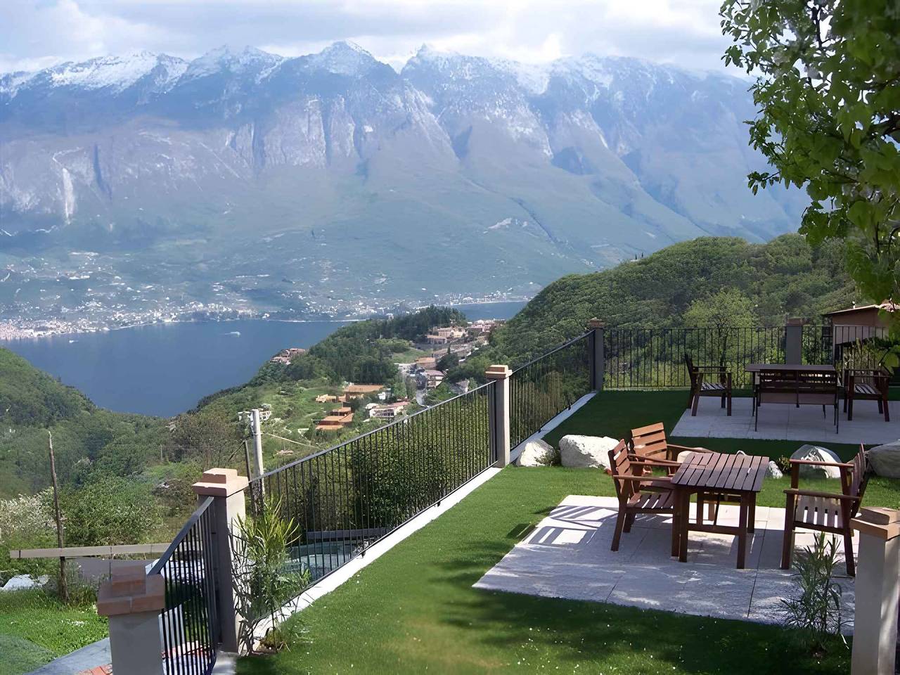 Appartamento intero, Appartamento per vacanze con vista lago e vasca idromassaggio  in Tremosine, Prealpi Gardesane
