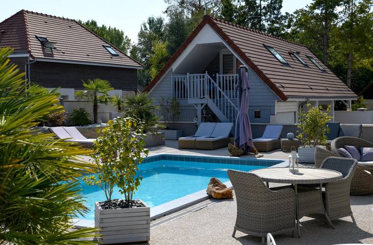 Gîte pour 4 personnes, avec jardin ainsi que terrasse et piscine, animaux acceptés à Villechétif