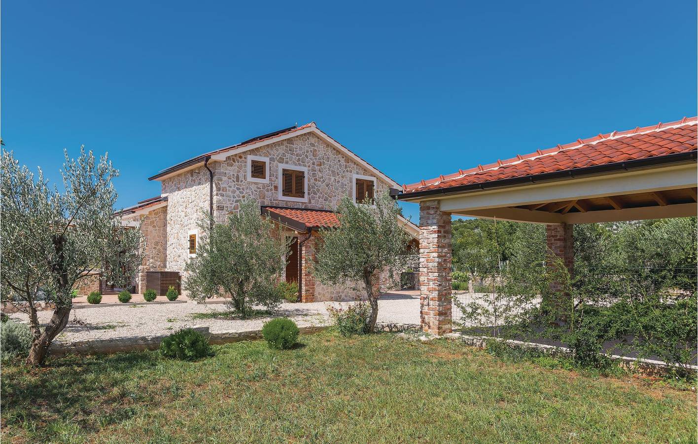 Geräumige 145 m² große Wohnung mit Pool, Terrasse und moderner Ausstattung in Vodice, Šibenik-Knin