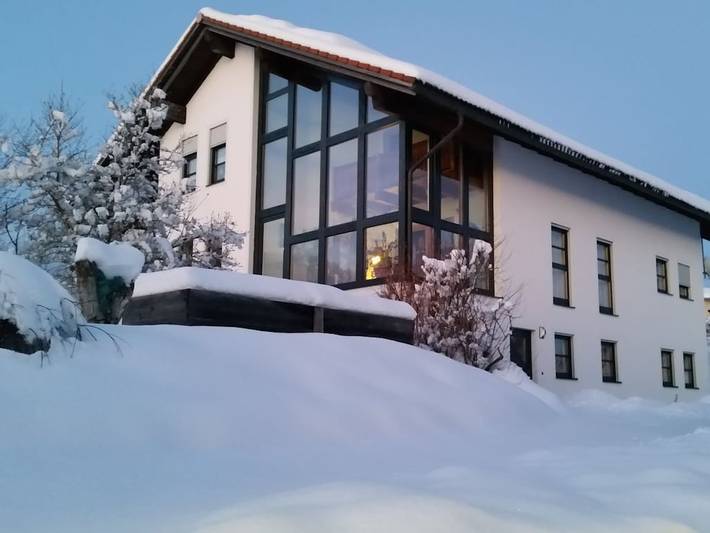 Ferienhaus für 2 Personen, mit Terrasse und Garten in Hinterschmiding