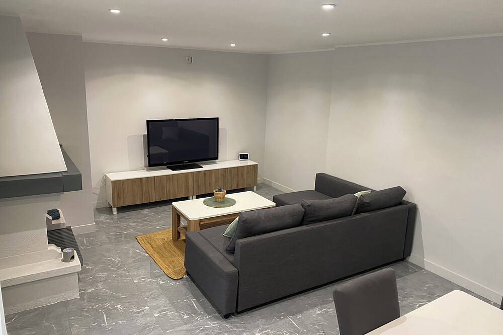 Newly renovated house private parking beach convenience bus station and port airport in Marseille, Marseille region
