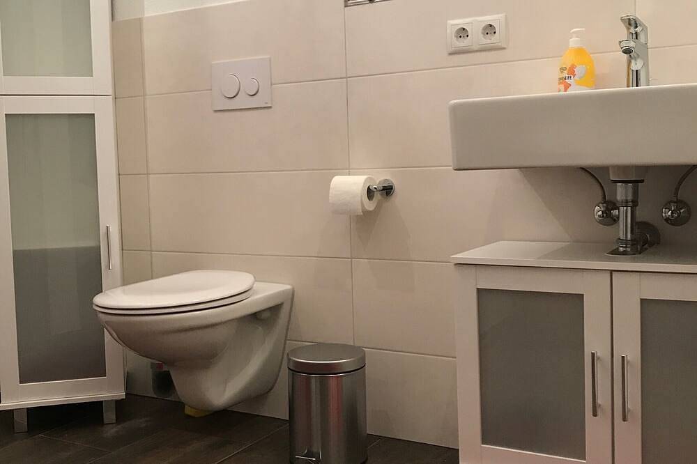 Ganze Wohnung, Schöne barrierefreie 3 1/2-Zimmer-Wohnung in Strandbadnähe! in Allensbach, Untersee