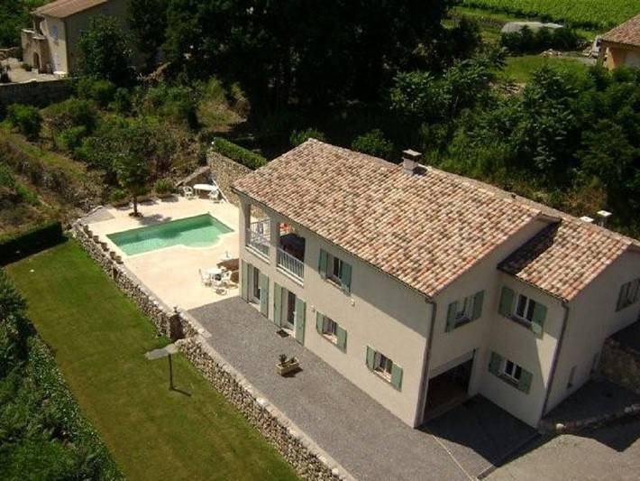 Gîte pour 14 personnes, avec piscine, animaux acceptés à Chambonas