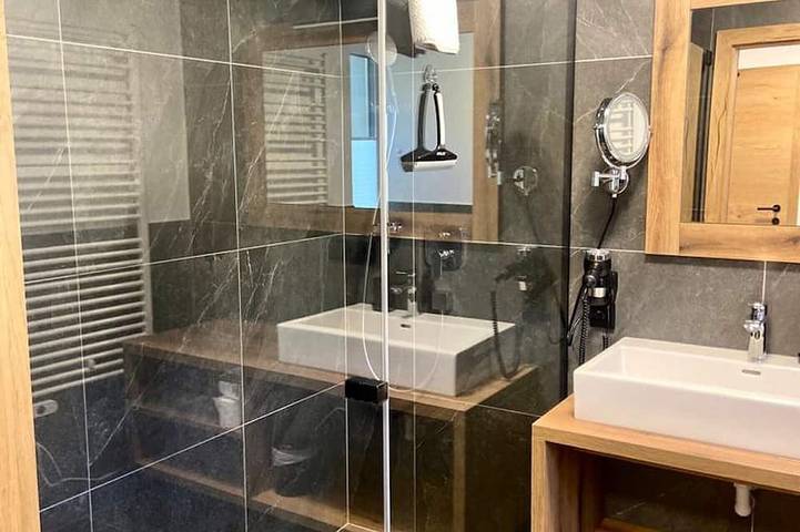 Entire apartment, Bergzeit Appartements in Saalbach, Saalbach-Hinterglemm