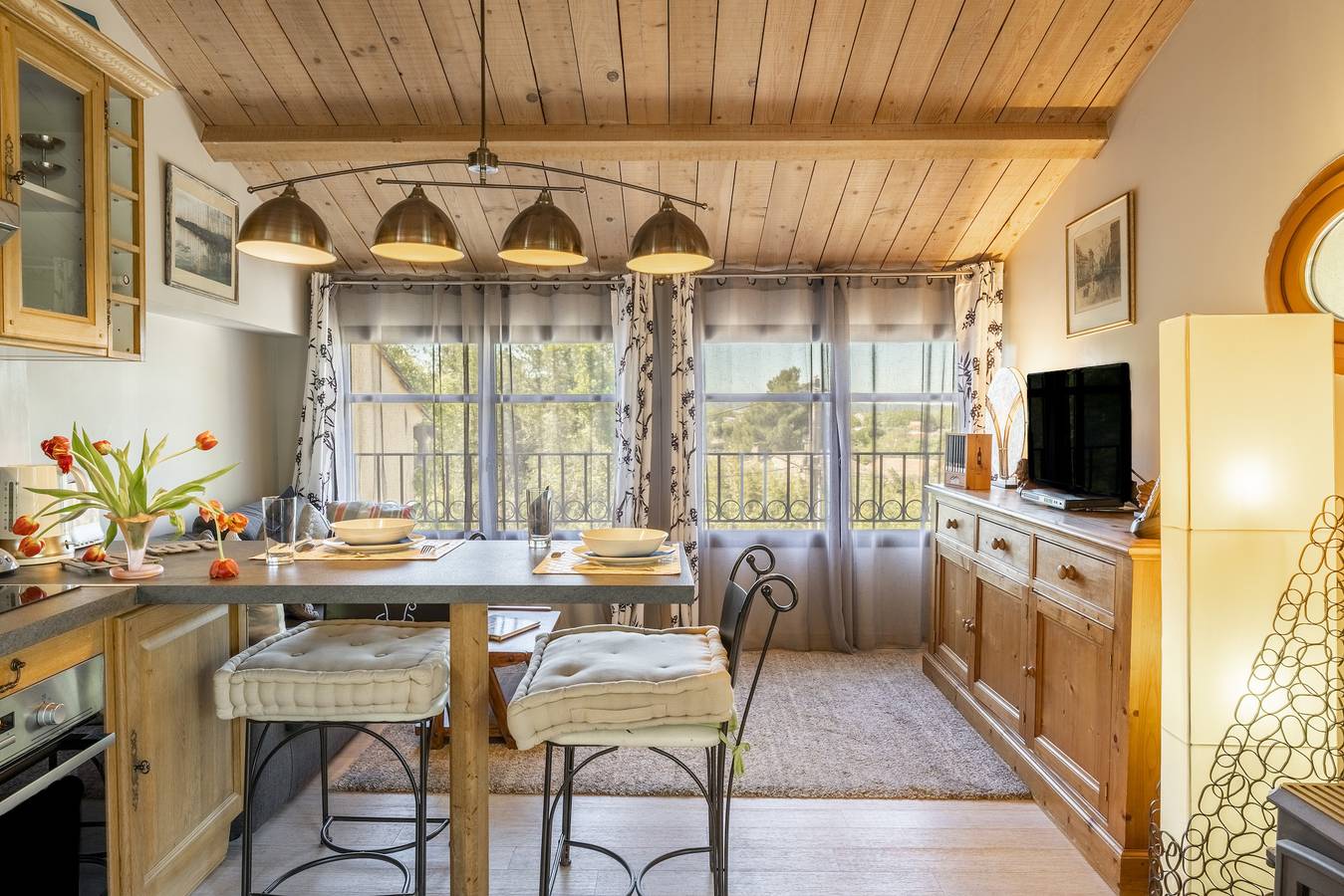 Appartement entier, Appartement 'Le Nid Biscornu' avec piscine partagée, Wi-Fi et climatisation in Saint-Rémy-de-Provence, Région d'Arles