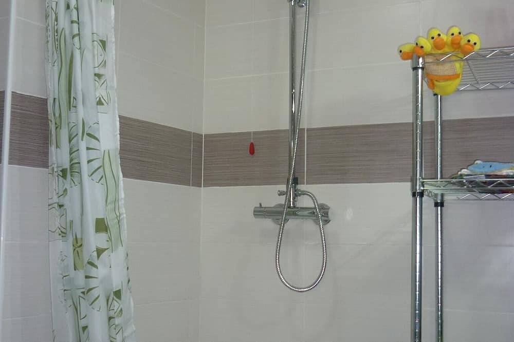 Ganze Wohnung, Lago d'Orta: liebevoll renovierte Ferienwohnung mit Garten + wunderschönem Blick in Miasino, Miasino Gemeinde