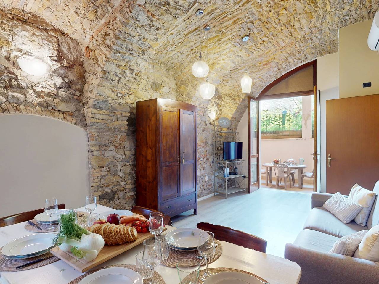 Ganze Wohnung, La Pietra del Garda by Bookinggardalake in Manerba del Garda, Gardasee-Berge