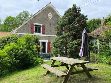 Gîte pour 6 personnes, avec terrasse à Rety