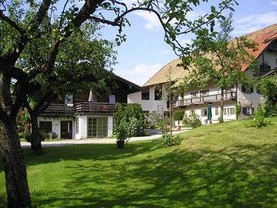 Ferienwohnung für 3 Personen, mit Balkon und Terrasse sowie Garten und Sauna