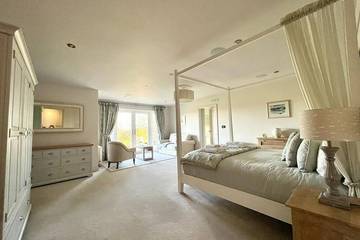 Holiday Home for 14 People in Rhoscolyn, Isle of Anglesey, Photo 1