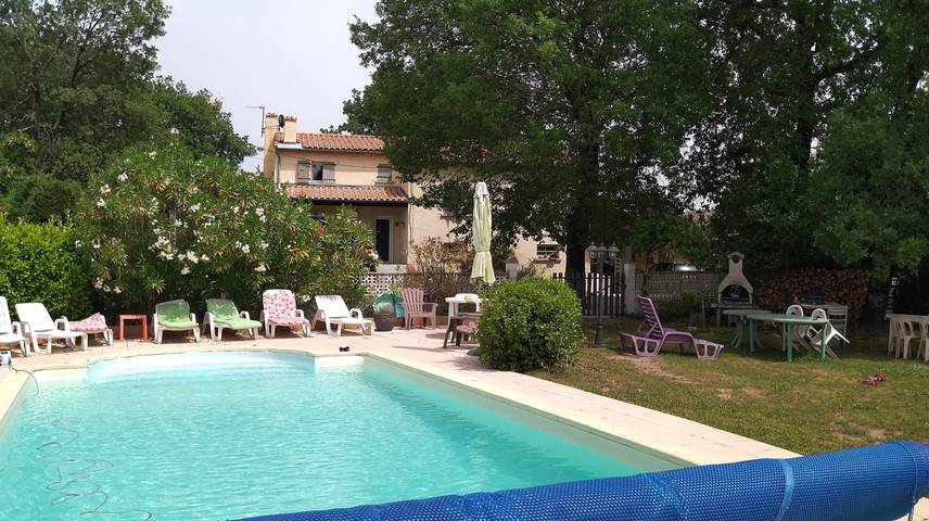 Cottage pour 8 personnes, avec balcon ainsi que piscine et jardin à Saint-Didier-sous-Aubenas