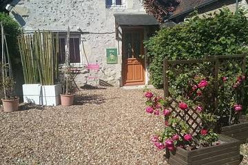 Gîte pour 2 personnes, avec jardin à Vallières-les-Grandes