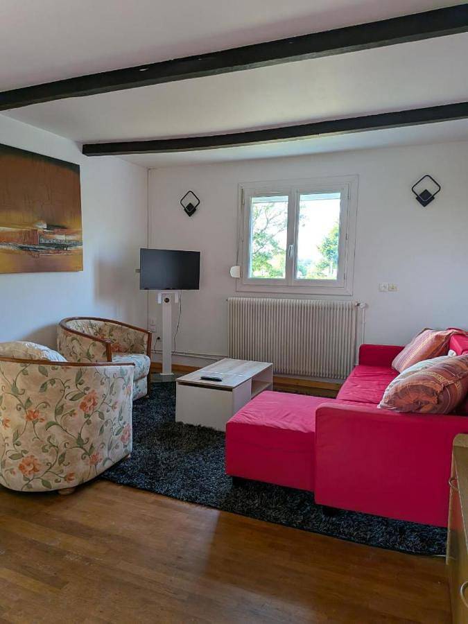 Gîte pour 4 personnes, avec terrasse dans Jardres