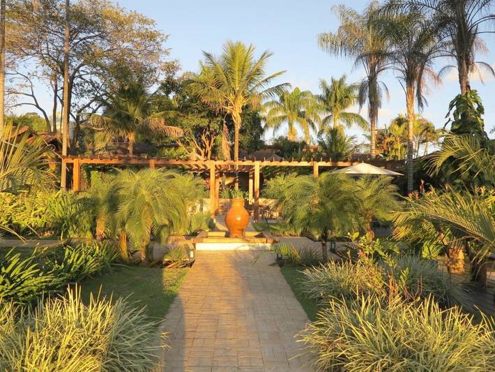 Pousadas para 4 pessoas, com piscina e jardim e ainda vista em Alto Paraíso de Goiás