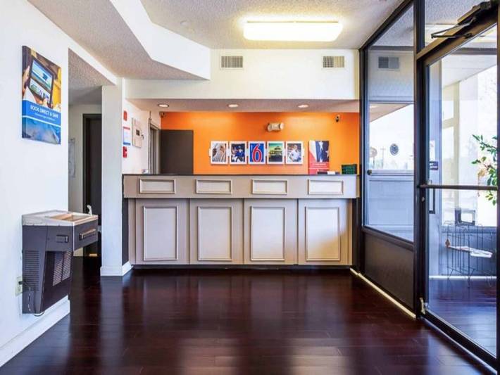 Apartamento entero, 2 camas tamaño queen,para fumadores,refrigerador in Condado de Tipton
