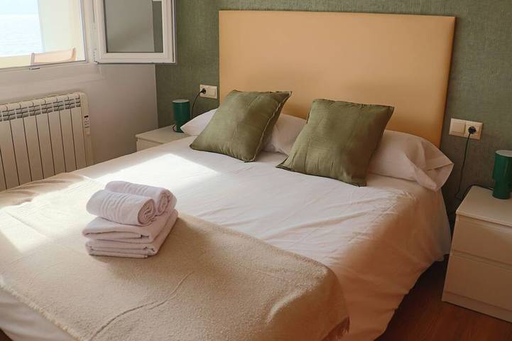 Ganze Wohnung, Apartment in front of the beach of Coira in the center of Portosin in Praia de Coira (Porto do Son), Porto do Son
