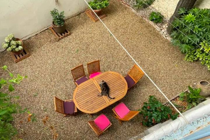 Location de vacances pour 8 personnes, avec balcon à Nîmes