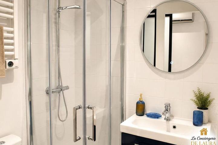Ganze Wohnung, Apartment-Ensuite mit Bad-Terrasse in Angoulême, Charente