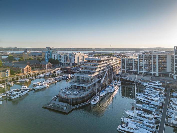 Hôtel pour 2 personnes, avec piscine et sauna ainsi que terrasse et jacuzzi à Southampton