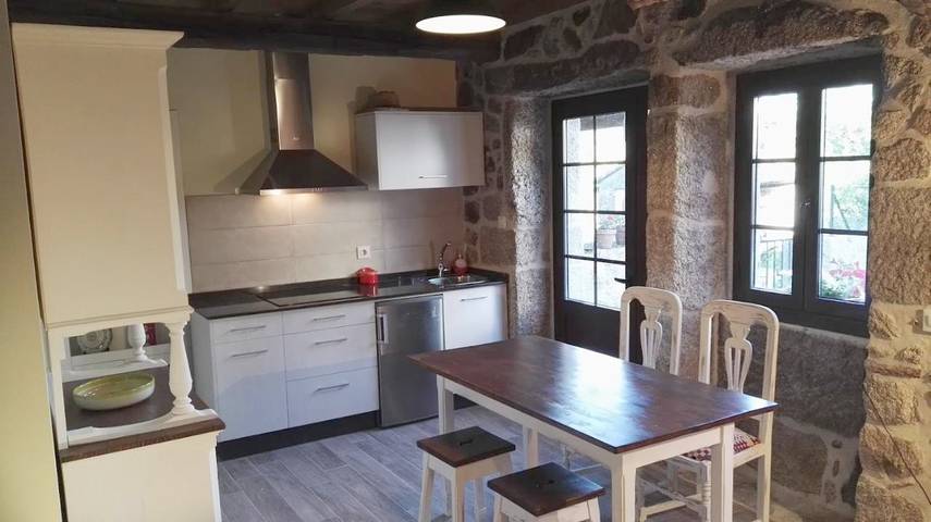 Location de vacances pour 4 personnes, avec jardin et vue à A Cañiza - 2