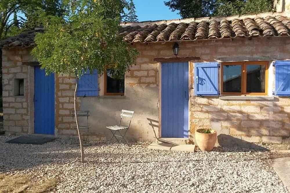 Studio Abricot est un petit studio confortable pour deux personnes. in Mazan, Parc naturel régional du Mont-Ventoux