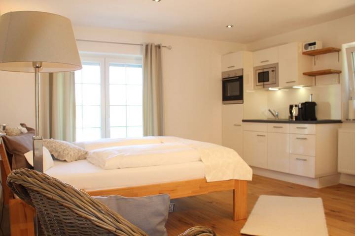 Hel lejlighed, Studio '3 Naturappartement' with Valley View, Shared Garden, Sauna and Wi-Fi in Furtwangen, Central Black Forest