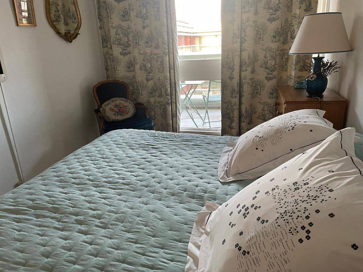 Double or Twin Room with Bathroom in Orange, Vaucluse