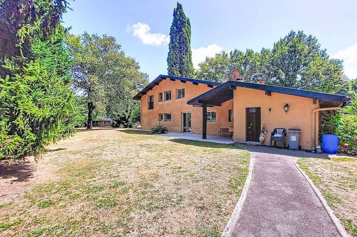 Location de vacances pour 8 personnes, avec piscine à Saint-Pandelon