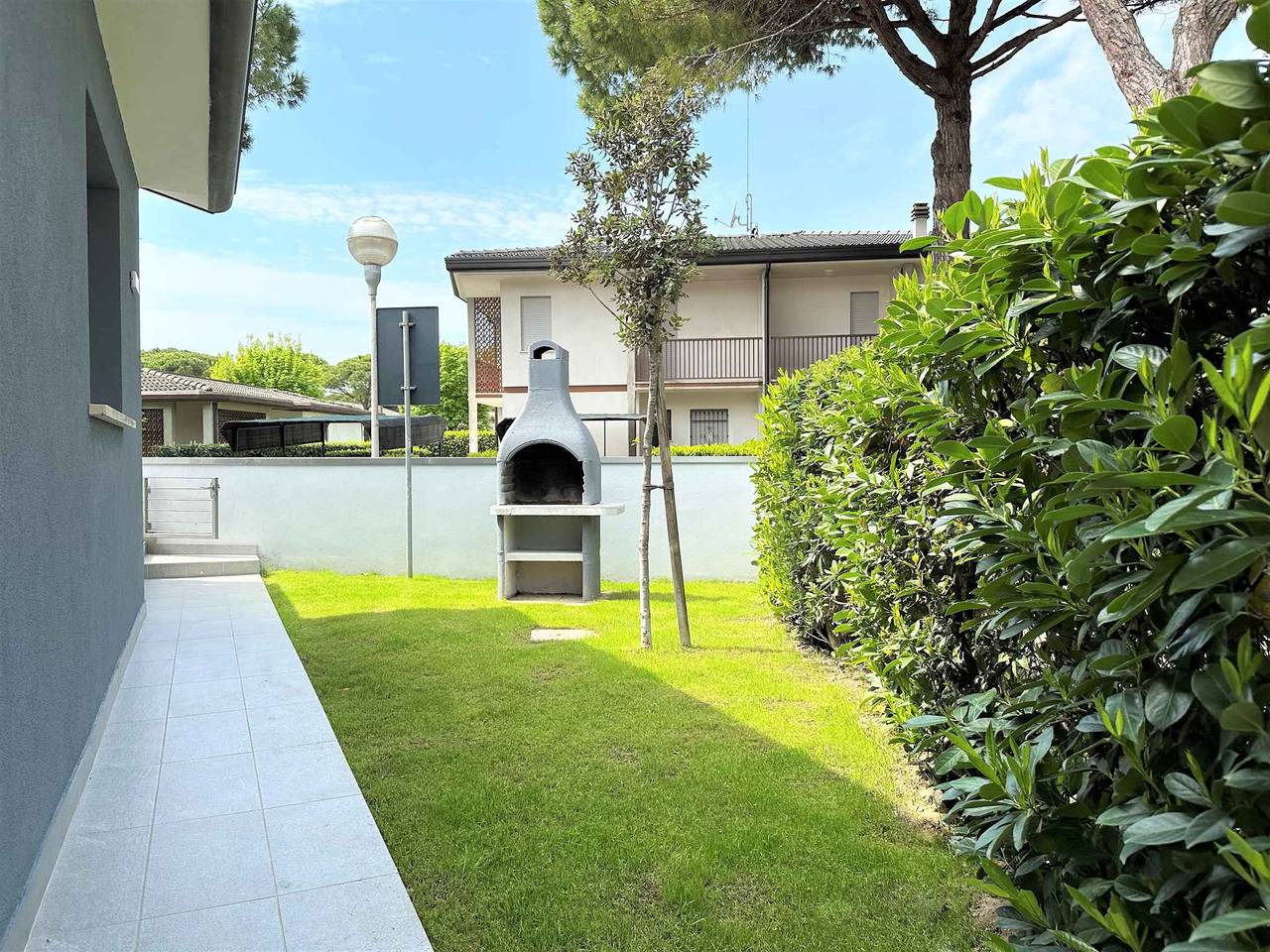 Apartamento vacacional entero, Apartamento vacacional cerca del mar con jardín privado  in Bibione, Provincia de Venezia