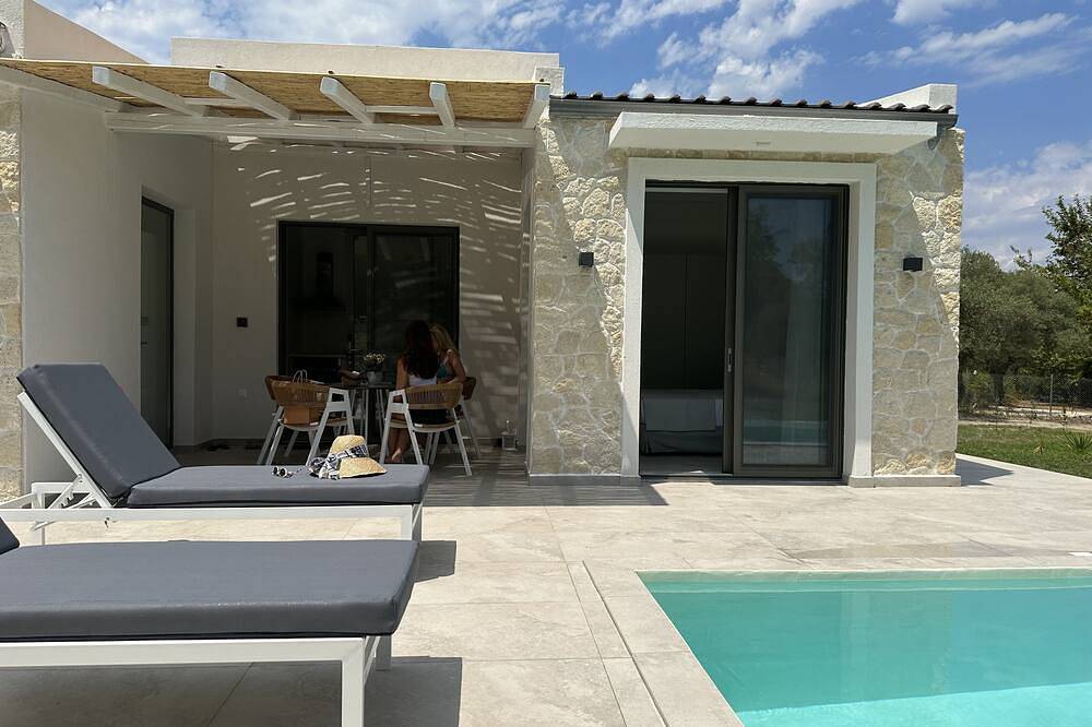 Junior Suite With Private Swimming Pool in Vourvourou, Sithonia Halbinsel