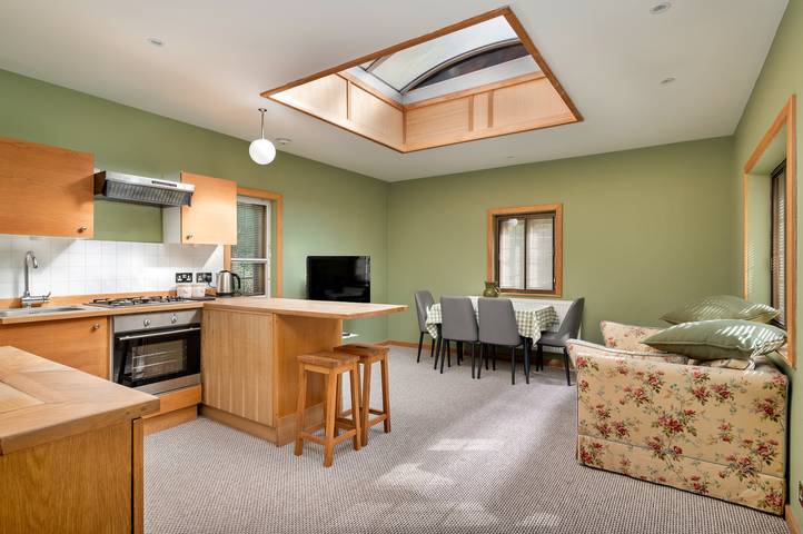 Riverbank Lodge Annexe in Datchet, Berkshire