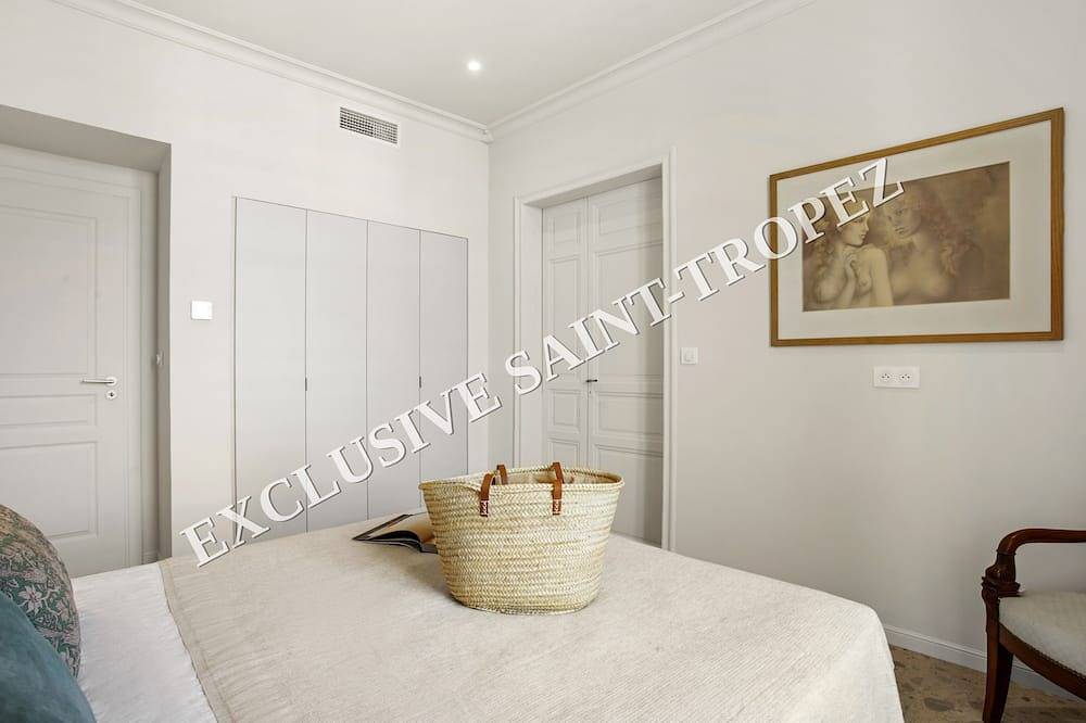 Appartement entier, Pied-à-terre tropézien avec vue port, au cœur du village in Saint-Tropez, Côte méditerranéenne (France)