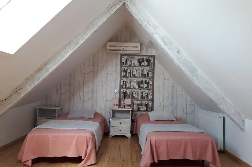 Promo  Ancien corps de ferme Causse de Limogne et Chemin de St Jacques de Comp in Limogne-en-Quercy, Quercy