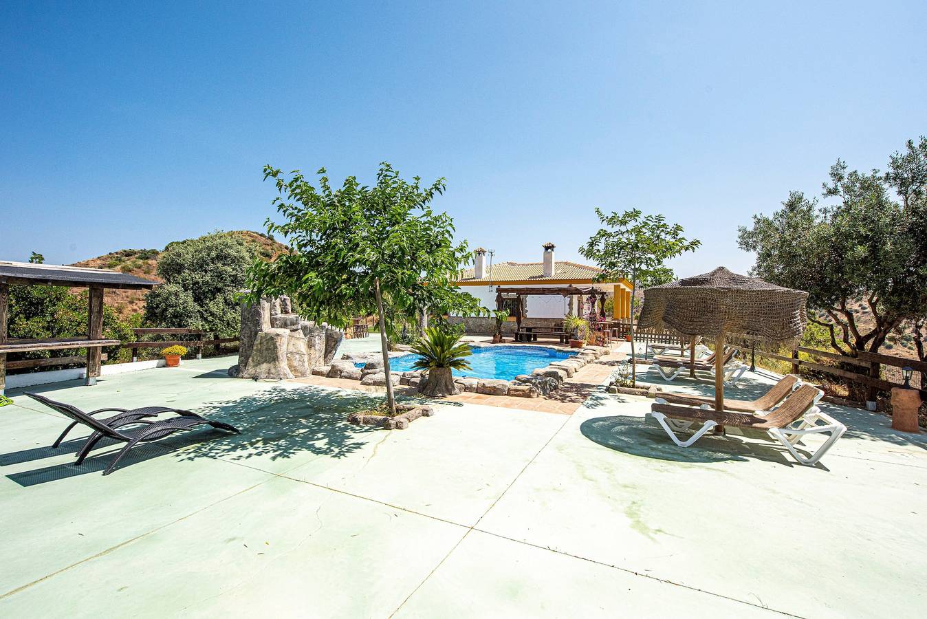 Casa de vacaciones 'El Desafío De Las Águilas' con vistas al lago, Wi-Fi y aire acondicionado in Almogía, Provincia de Málaga
