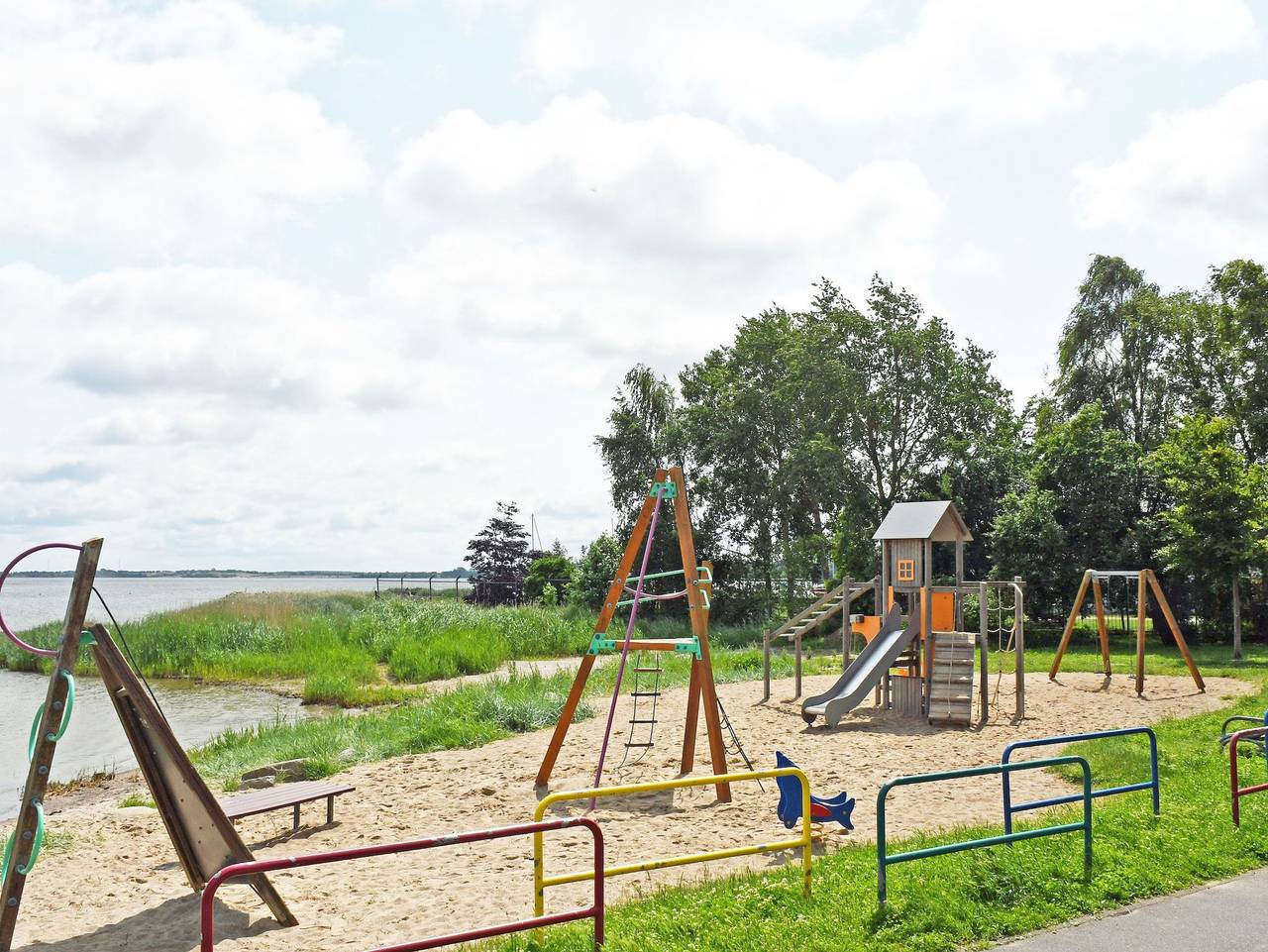 Ganze Ferienwohnung, Ruhig gelegene Fewo mit Terrasse nahe dem Strelasund - ruhig gelegene Fewo mit Terrasse nahe dem Strelasund in Stralsund, Stralsund Umland