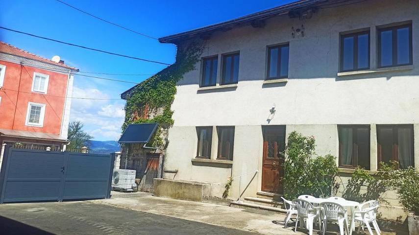 Location de vacances pour 8 personnes, avec jardin et vue, animaux acceptés à Beurières