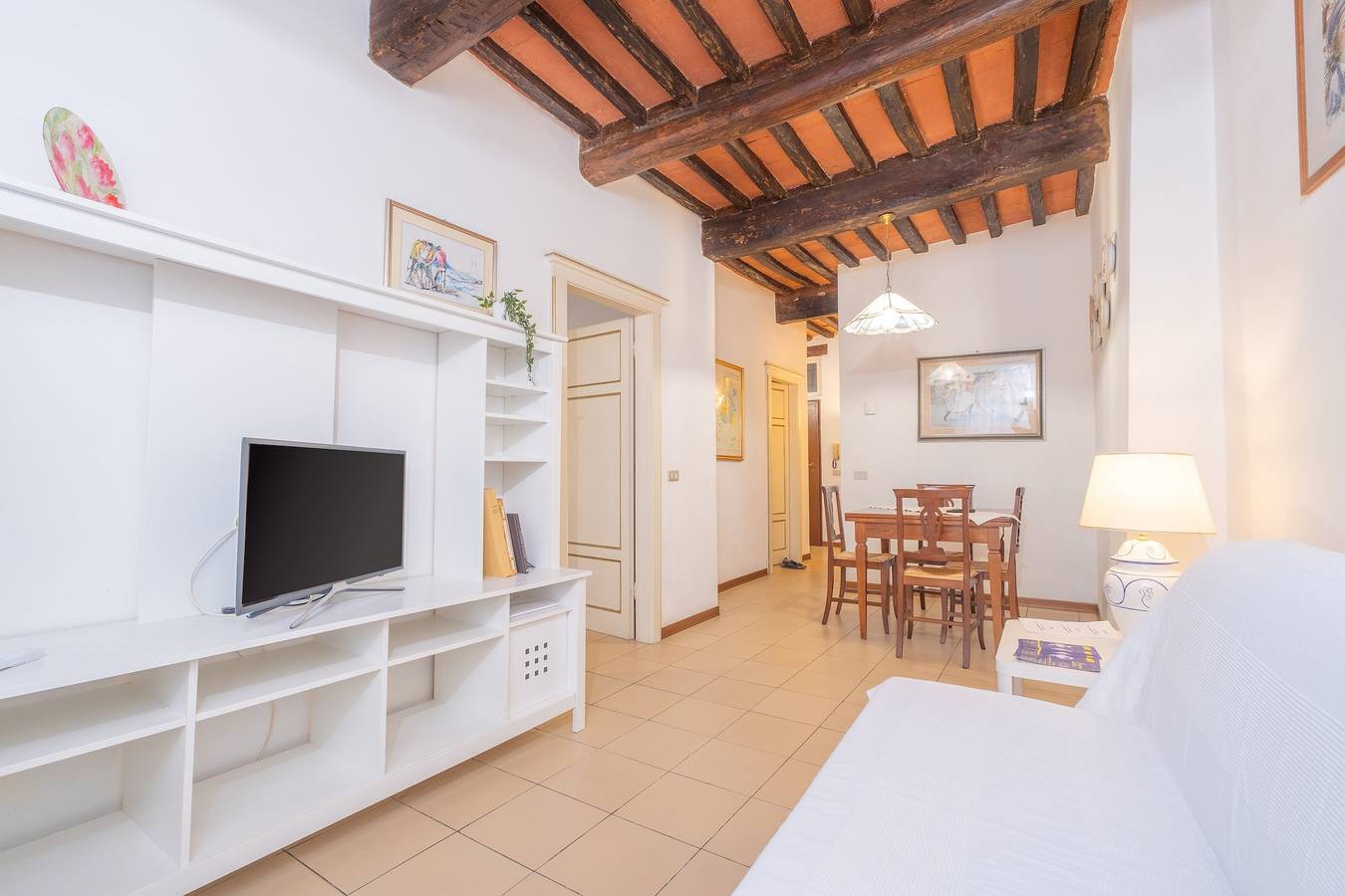 Entire apartment, Apartment 'Il Nido - Immersi Nell'arte' with Wi-Fi and Air Conditioning in Lucca, Lucca Province