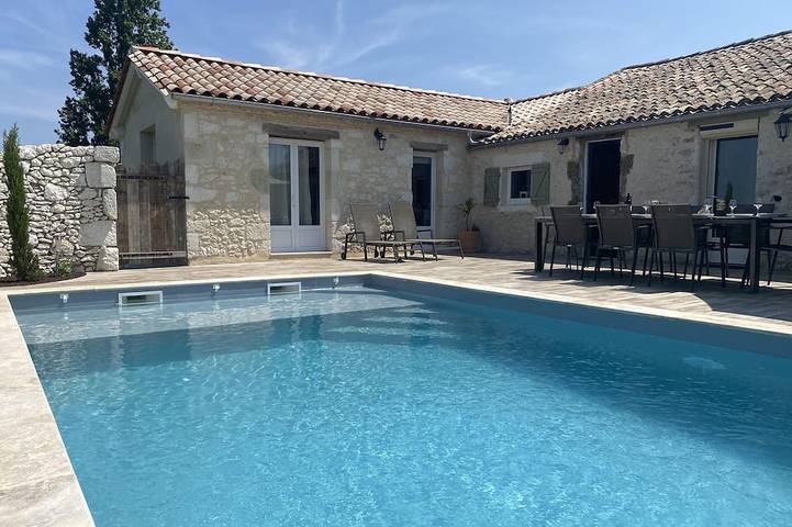 Location de vacances pour 8 personnes, avec Jacuzzi ainsi que Terrasse et Jardin à Les Lèves-et-Thoumeyragues