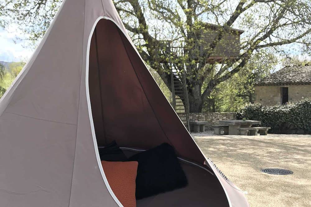 Entire apartment, Unusual accommodation, Dovecote in the Luberon with Jacuzzi in Oppède, Parc naturel régional du Luberon