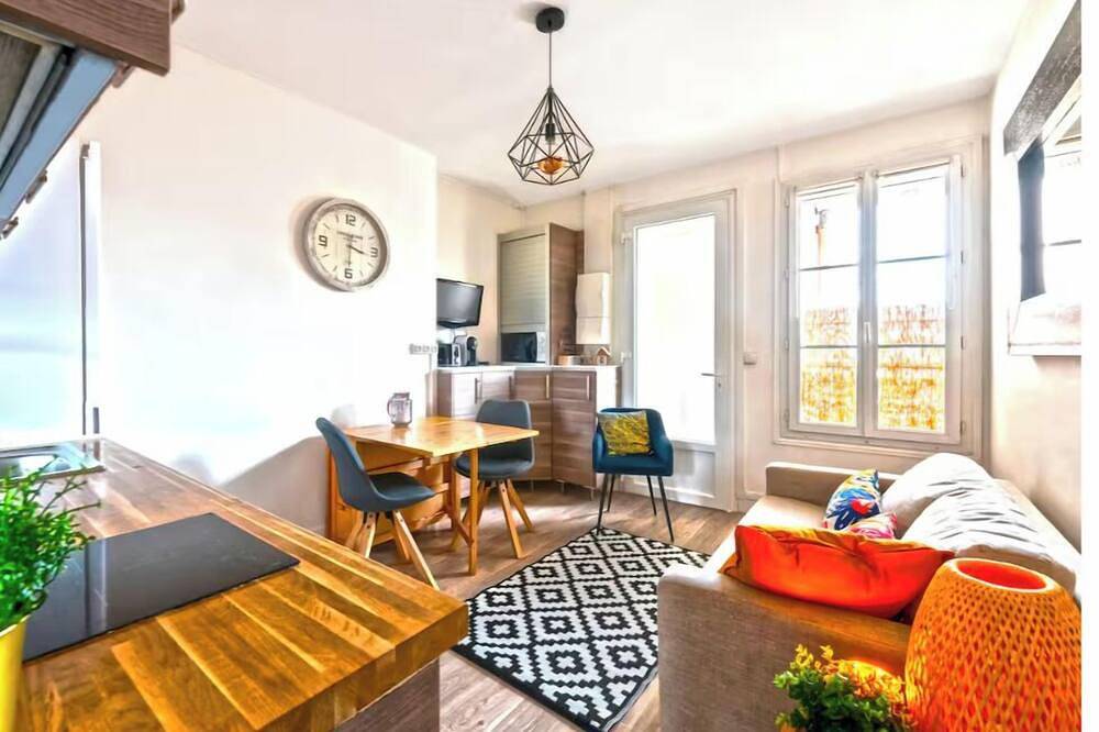Apartamento entero, Magnifique F2 centre-ville 12 min Paris - 4 pers. in Enghien-les-Bains, Valle del Oise